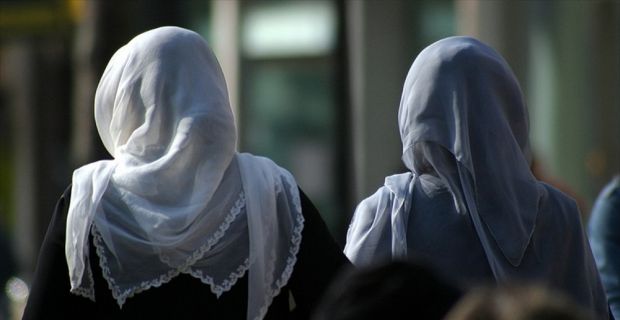 İsveçli SD Lideri Akesson, genel anlamda başörtüsü ve burka yasağına