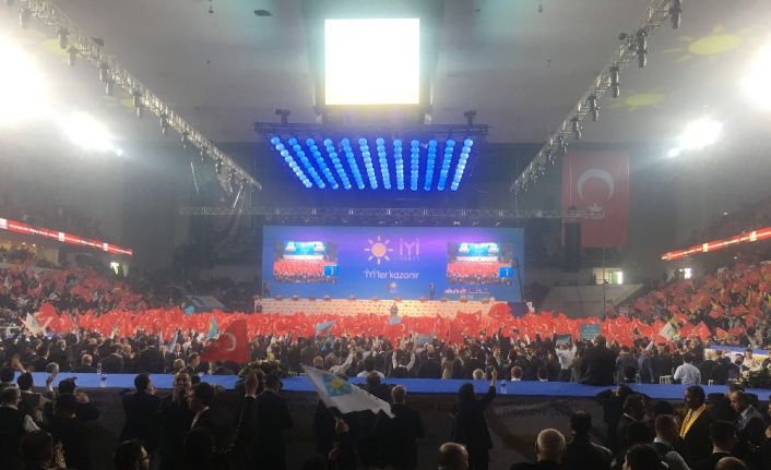 İYİ Parti Olağanüstü Kongresi başladı. 