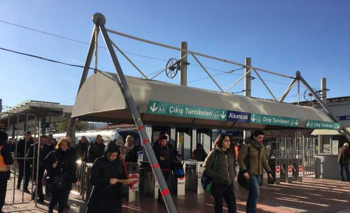 İzmir’deki toplu ulaşım ağı İZBAN’daki toplu iş sözleşmesinde uzlaşma sağlanamadığı