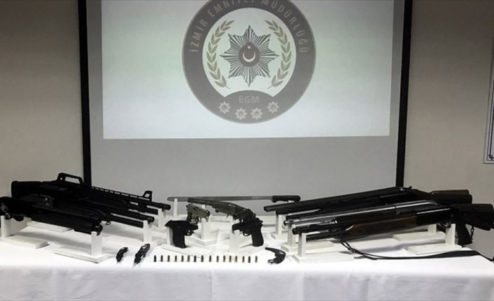 İzmir'de yaklaşan nevruz öncesi düzenlenen operasyonda 61 kişi gözaltına alındı.
