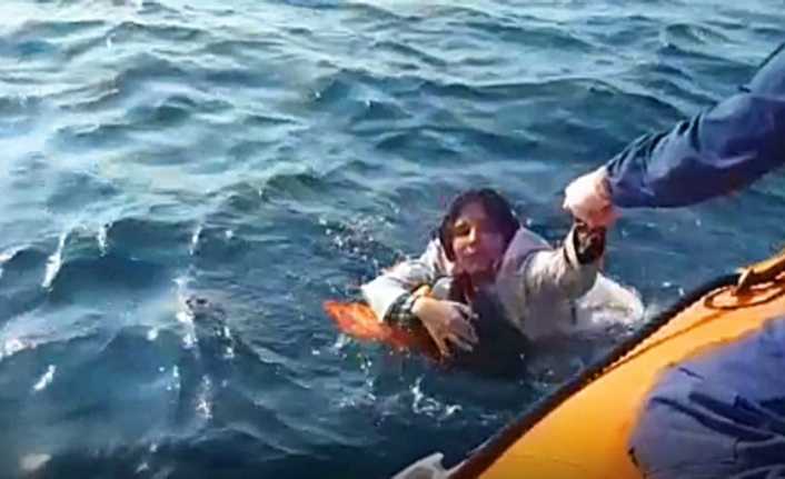 İzmir’in Dikili ilçesinde göçmenleri taşıyan teknenin batmasının ardından ölü sayısı