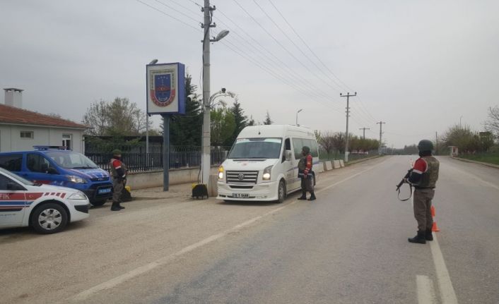 Bursa’da jandarma ekiplerinin yaptığı uygulamada 27 kişi gözaltına alındı. 