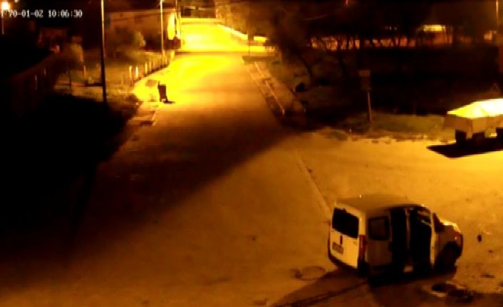 Tekirdağ’ın Ergene ilçesindeki kablo hırsızlığı güvenlik kameralarına yansıdı.