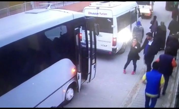 Sakarya’nın Akyazı ilçesinde işe gitmek için servisten indiği esnada ortadan