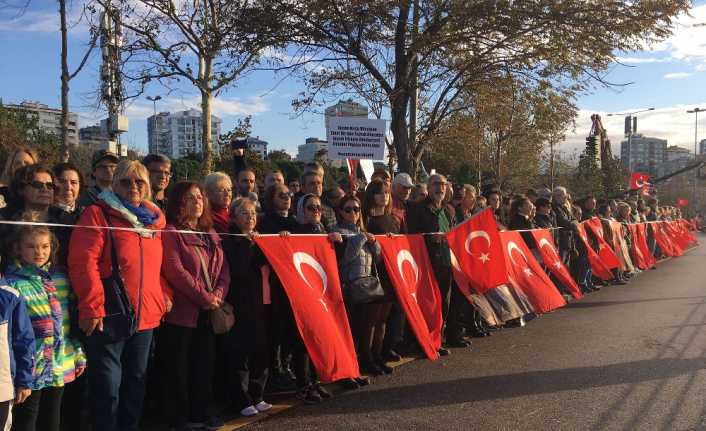 İstanbul Kadıköy’de Mustafa Kemal Atatürk’ün vefatının 80‘inci yılında binlerce vatandaş