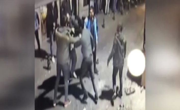 İstanbul Kadıköy’de ’Barlar Sokağı’ olarak bilinen Kadife Sokak’ta çıkan ve