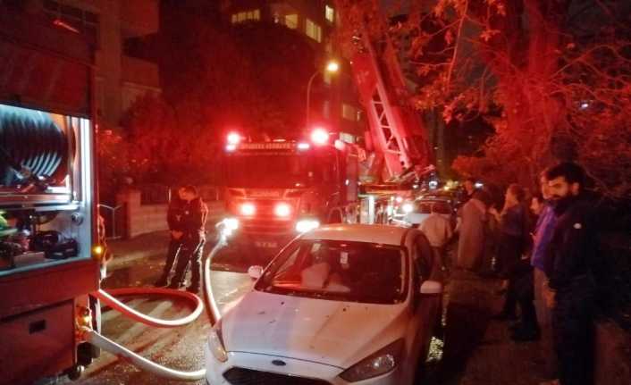 Kadıköy’de 14 katlı bir binanın çatısında izolasyon çalışması sırasında yangın