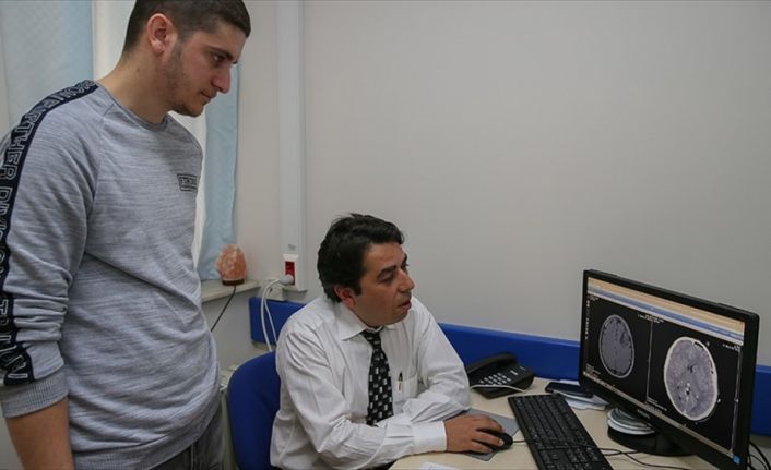 İzmir'de baş ağrısı şikayetiyle gittiği hastanede beyninde tümör olduğu tespit