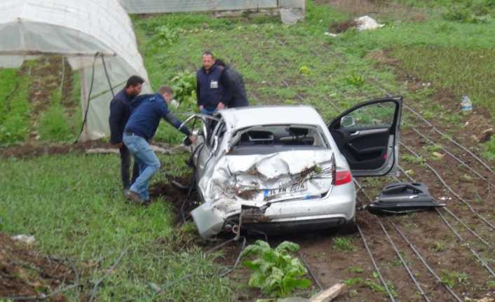Yazar Kahraman Tazeoğlu, Çanakkale’nin Biga ilçesinde geçirdiği kazada yaralandı.