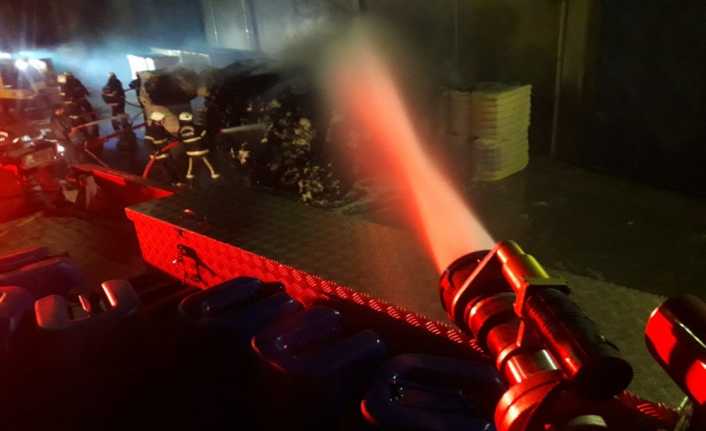 Kahramanmaraş’ta bir tekstil fabrikasında çıkan yangın, itfaiye ekiplerince söndürüldü. 