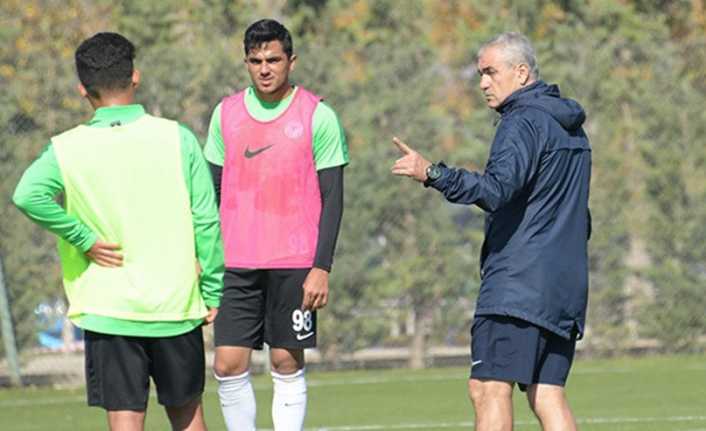 Atiker Konyaspor Teknik Direktörü Rıza Çalımbay, MKE Ankaragücü maçıyla başlayacak