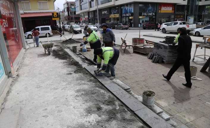 Fen İşleri Müdürlüğü ekipleri tarafından kent genelinde başlatılan çalışmalar tüm