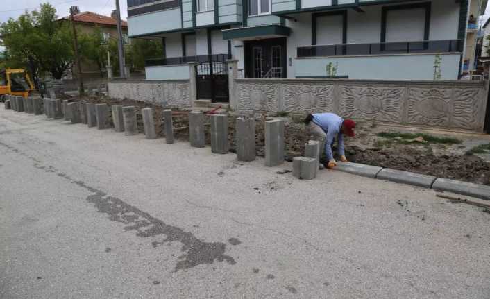 Kaldırım yenileme çalışmaları devam