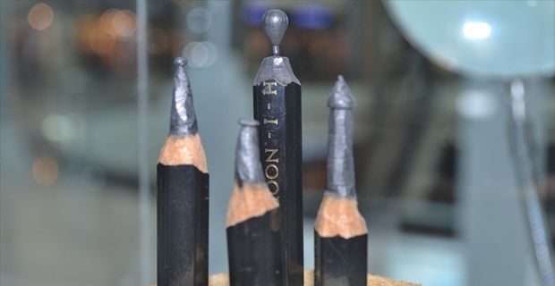 Dünyada sayılı sanatçı tarafından icra edilen "micro art"ın kurşun kalem