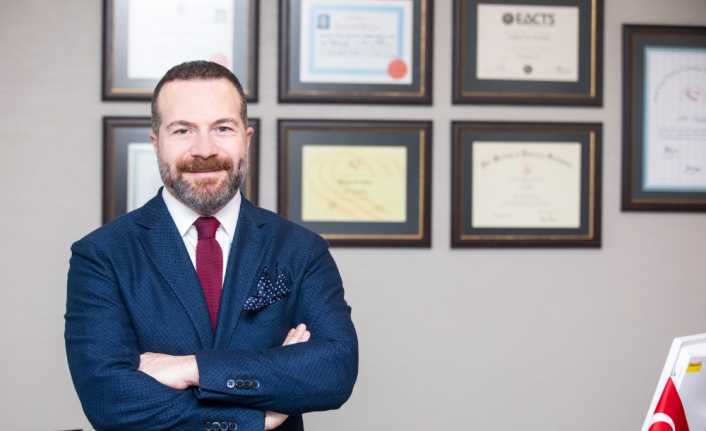 Kalp ve Damar Cerrahisi Uzmanı Prof. Dr. Ali Civelek, standart