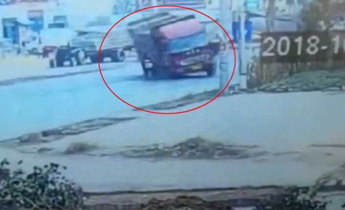 Çin’de meydana gelen korkunç kazada motosiklet sürücüsü hayatını kaybetti. 