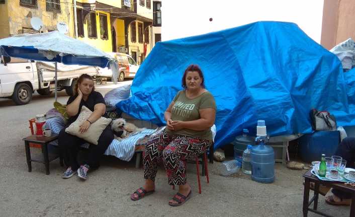 Bursa’da 3 aydır sokakta kalan kan kanseri anne ve obez