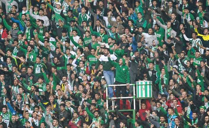 Bursaspor’da cezası sebebiyle Erzurumspor maçında forma giyemeyen kaptan Ertuğrul Ersoy,
