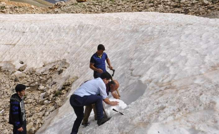 Antalya’nın Alanya ilçesinden insanlar, onlarca kilometre yol gidip Eğri Göl