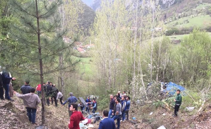 Karabük’te cezaevi nakil aracı 80 metreden uçuruma yuvarlandı. Kazada 2