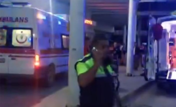 Karabük’ün Yenice ilçesinde kardeşinin cenazesine katılan mahkumu taşıyan cezaevi aracı