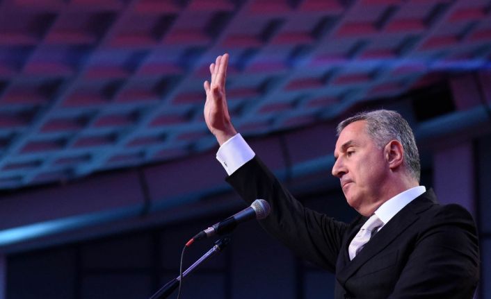Karadağ’da bugün gerçekleştirilen Cumhurbaşkanlık seçimlerini resmi olmayan sonuçlara göre, yüzde