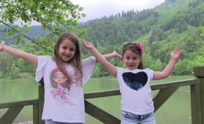 Artvin’in Borçka ilçesindeki Karagöl fotoğraf ve doğa tutkunlarının uğrak yeri