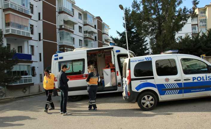 Ankara’da emekli astsubay, karısını silahla öldürmesinin ardından intihar etti. 