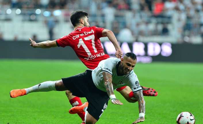Spor Toto Süper Lig’in 3. hafta mücadelesinde Beşiktaş, taraftarı önünde