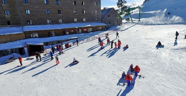 Türkiye'nin önde gelen kayak merkezlerinden Kartalkaya Kayak Merkezi'nde yeni yıl
