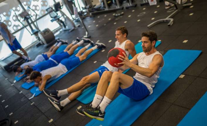 Kasımpaşa, yeni sezon hazırlıklarına bugün salonda yaptığı antrenmanla çalışmalarına devam