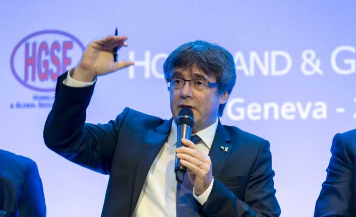 Görevden alınan sürgündeki Katalan lider Carles Puigdemont, yeni bir parti