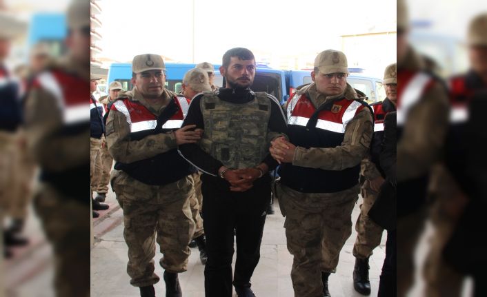 Sivas’ın Şarkışla ilçesine bağlı Ortaköy’de 5 kişiyi öldüren katil zanlısı
