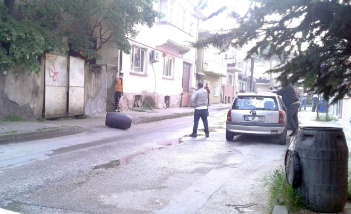 Bursa’da cezaevinden çıkan bir şahıs, eşinin çocukları almasına kızıp kayınvalidesinin