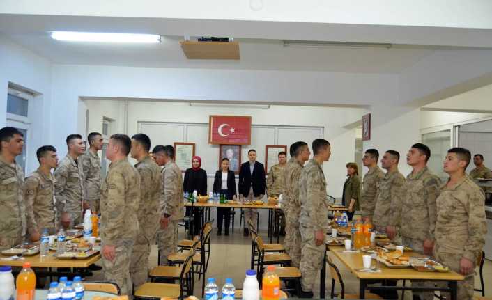 Erzincan’ın Refahiye ve Otlukbeli ilçesinde İlçe Jandarma Komutanlığında vatani görevini