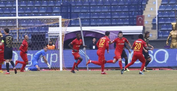 Spor Toto Süper Lig'in 20. haftasında Kayserispor deplasmanda Osmanlıspor'u 1-0