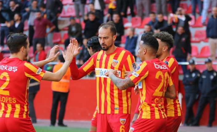 Süper Lig’de ekonomik sıkıntılardan kurtulmaya çalışan Kayserispor’a FIFA’dan transfer yasağı