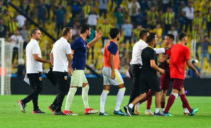 Kayserispor Başkanı Erol Bedir, Volkan Demirel’in maçın ardından sahaya girmesinin