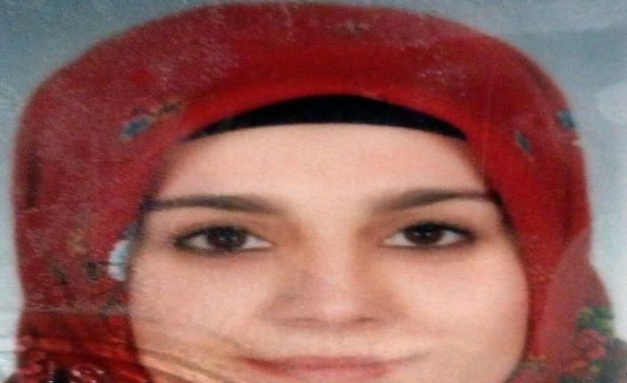 Kocaeli’nin Karatepe ilçesi D100 karayolu üzerinde kaza nedeniyle yavaşlayan tıra