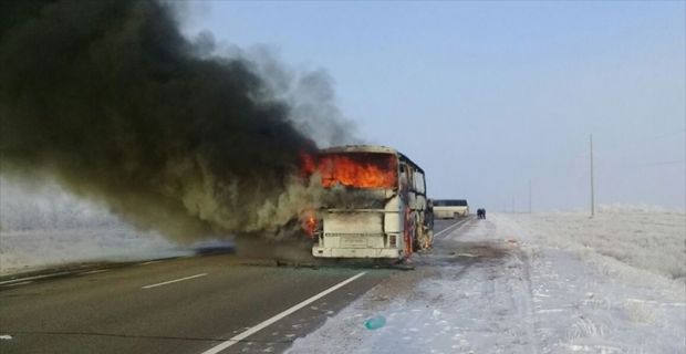 Kazakistan'ın Aktöbe eyaletinde yolcu otobüsünün yanması sonucu 52 kişi hayatını