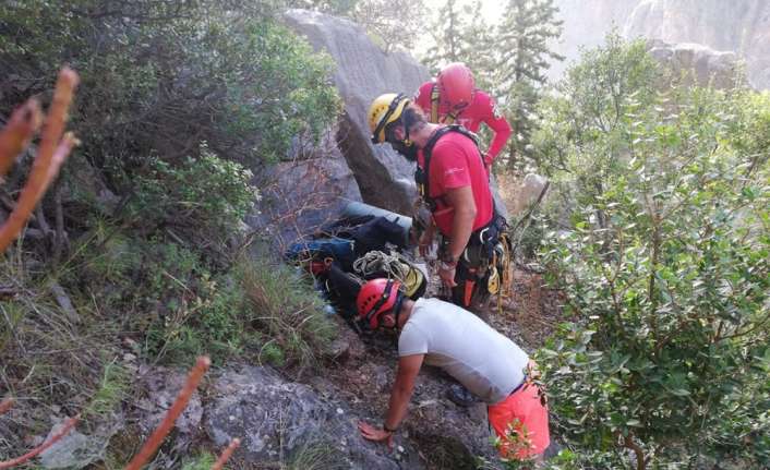Muğla’nın Fethiye ilçesindeki Kelebekler Vadisi’nde uçurumda mahsur kalan tatilci, Arama