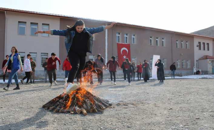 Kemah Kaymakamlığı ve Kemah Gençlik Merkezinin işbirliği ile Kemah’ta Nevruz