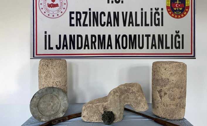Erzincan İl Jandarma Komutanlığı ekiplerince Kemah'ta yapılan operasyonda tarihi eserler