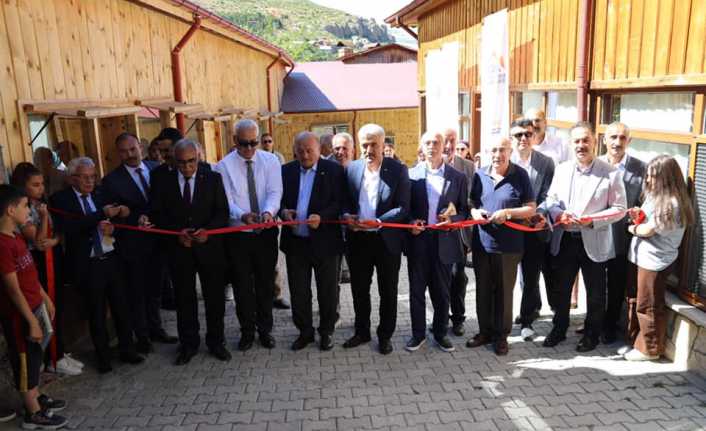 Erzincan Valisi Mehmet Makas, Kemaliye ilçesinde bu yıl 43'üncüsü düzenlenen