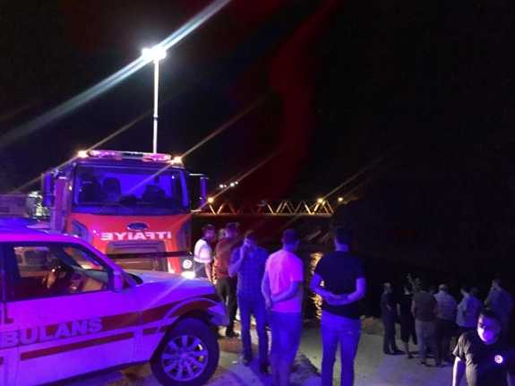 Kemaliye’de kaza: 4 ölü 1 kayıp Erzincan´ın Kemaliye ilçesinde sürücüsünün direksiyon hakimiyetini kaybettiği yolcu minibüsü Fırat