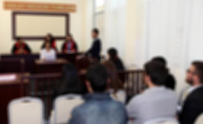 Kadıköy Bağdat Caddesi’nde, kaldırımda yürüyen keman sanatçısı Okan Arıkan’a çarparak