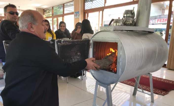 Rize’de Mehmet Kaptan isimli bir işletme sahibi soba fiyatlarını pahalı