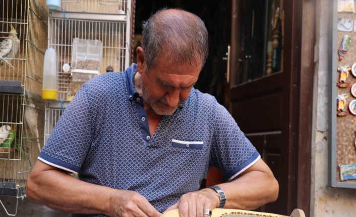 Gaziantep’te yaşayan emekli banka memuru İmam Uzun, kendi imkanlarıyla yetiştirdiği
