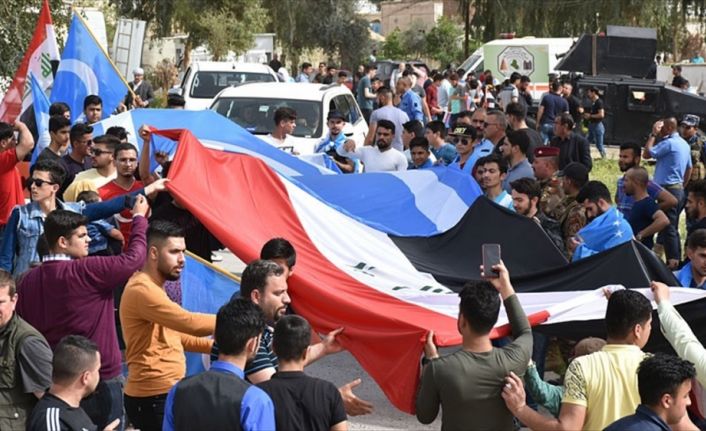 Irak'ın Kerkük kentindeki Türkmenler, baharın başlangıcını temsil eden Nevruz Bayramı'nı