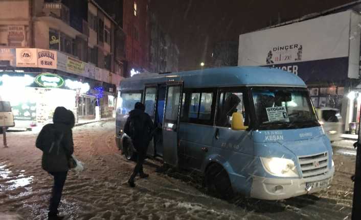 Edirne’nin Keşan ilçesinde Milli Eğitim Müdürlüğüne bağlı tüm okullar kar
